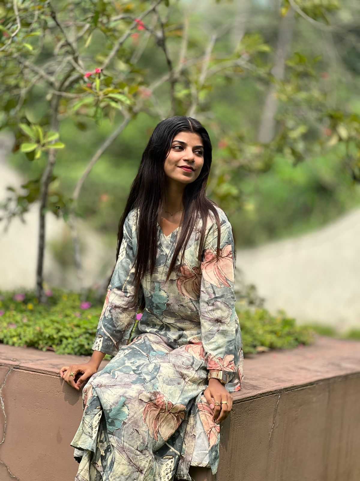 ALLURING WOMEN KURTA SETS